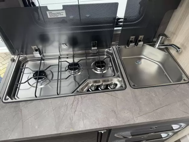 Hobby De Luxe 460 LU Zondag 8 maart open (1005672)