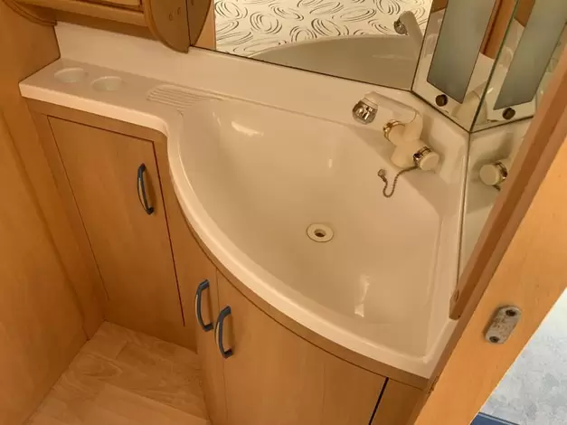 Hobby De Luxe 400 SFE Zondag 8 maart open (1011573)