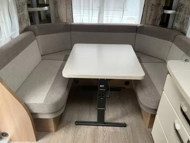 Hobby De Luxe 540 UL Zondag 8 maart open (1020707)