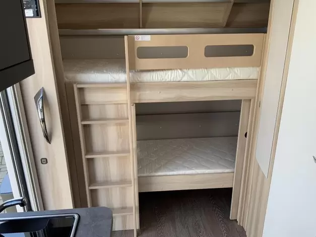 Hobby De Luxe 490 KMF Zondag 8 maart open (971017)