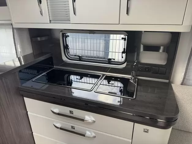 Hobby Prestige 720 KWFU Zondag 8 maart open (1025707)