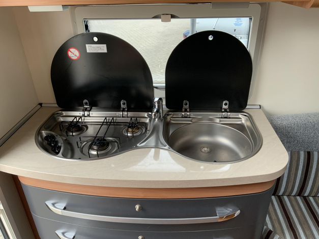 Hobby De Luxe 400 SFE Bevrijdingsdag open (1040172)