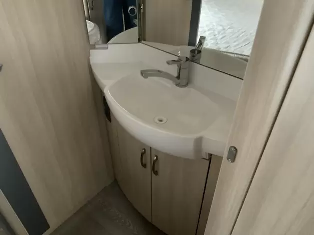 Hobby De Luxe Edition 560 KMFE Zondag 8 maart open (1021001)