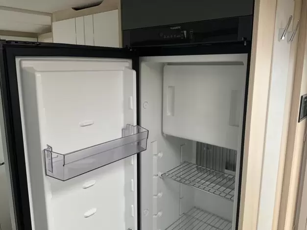 Hobby De Luxe 400 SFE Zondag 8 maart open (1014060)