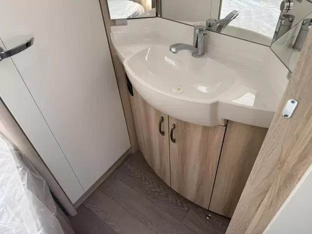 Hobby De Luxe 400 SFE Zondag 8 maart open (1006335)