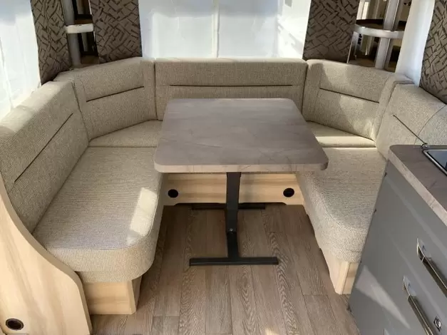 Hobby De Luxe 540 UL Zondag 8 maart open (971015)