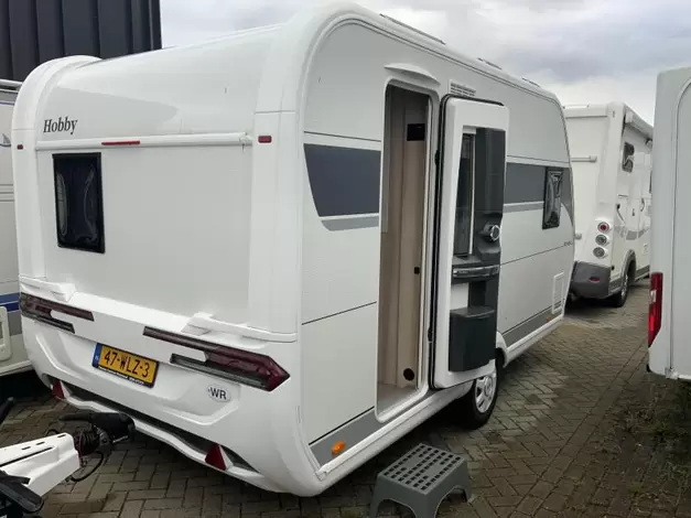 Hobby De Luxe 400 SFE Zondag 8 maart open (1014060)