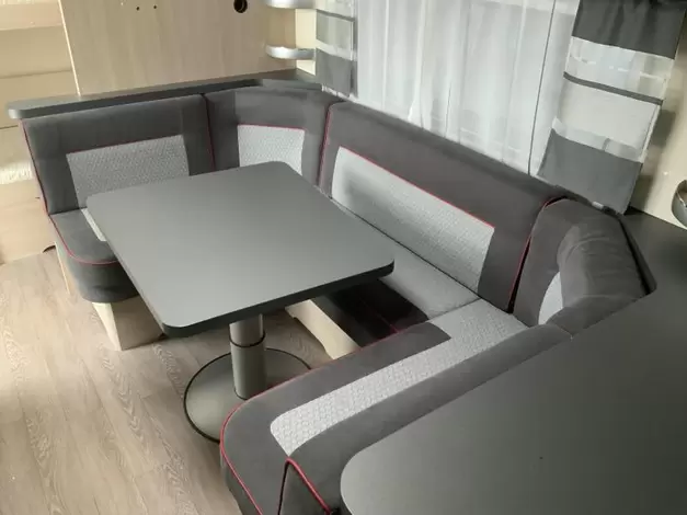 Hobby De Luxe Edition 560 KMFE Zondag 8 maart open (1021001)