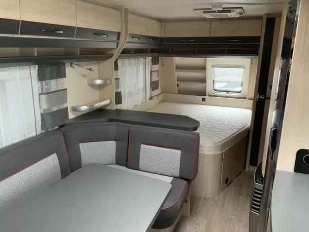 Hobby De Luxe Edition 560 KMFE Zondag 8 maart open (1021001)