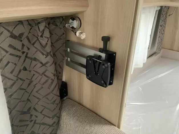 Hobby De Luxe 400 SFE Zondag 8 maart open (1014060)