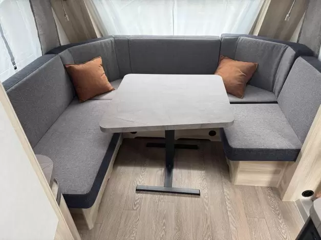 Hobby De Luxe 460 LU Zondag 8 maart open (1005672)