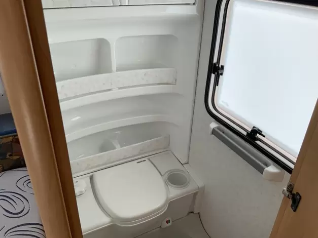 Hobby De Luxe 400 SFE Zondag 8 maart open (1011573)