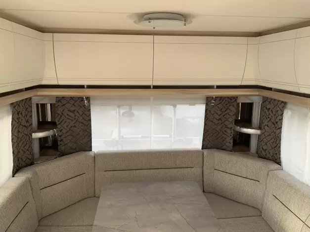 Hobby De Luxe 460 UFE Mover + vloerverwarming (1023939)