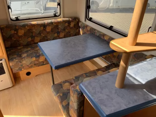 Hobby De Luxe 400 SFE Zondag 8 maart open (1011573)