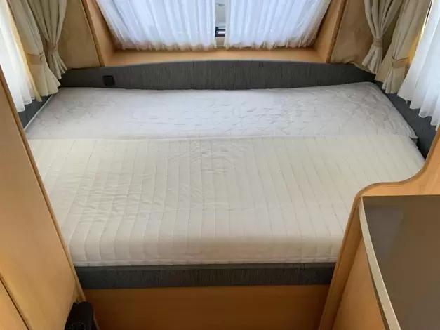 Hobby De Luxe 400 SF Zondag 8 maart open (1014390)