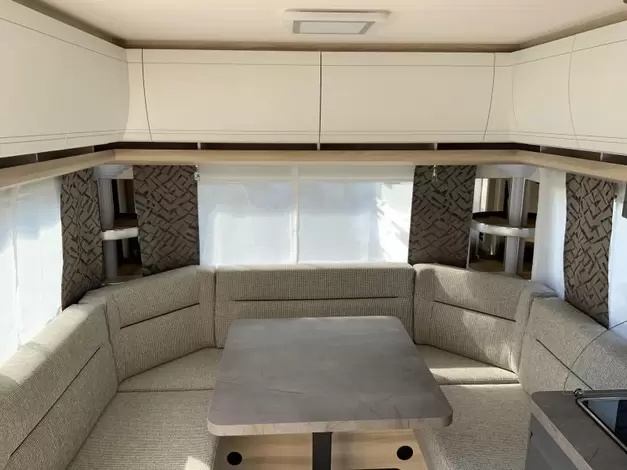 Hobby De Luxe 540 UL Zondag 8 maart open (971015)