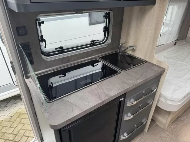 Hobby De Luxe 460 LU Zondag 8 maart open (1005672)