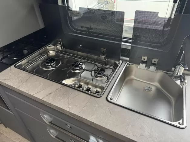 Hobby De Luxe 490 KMF Zondag 8 maart open (1019583)