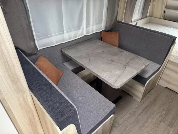 Hobby De Luxe 490 KMF Zondag 8 maart open (1019583)