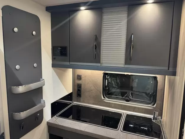 Hobby De Luxe 460 SL Zondag 8 maart open (1019589)