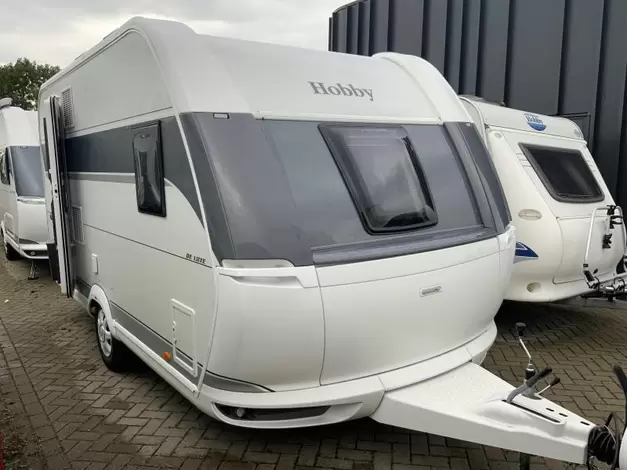 Hobby De Luxe 400 SFE Zondag 8 maart open (1014060)