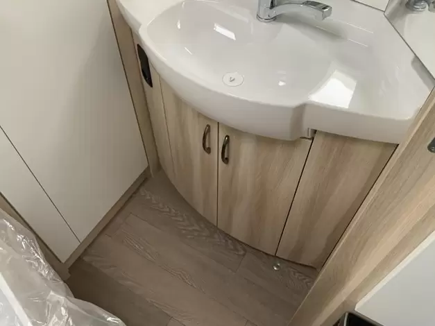 Hobby De Luxe 400 SFE Zondag 8 maart open (1014060)