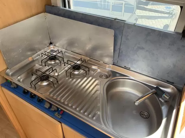 Hobby De Luxe 400 SFE Zondag 8 maart open (1011573)