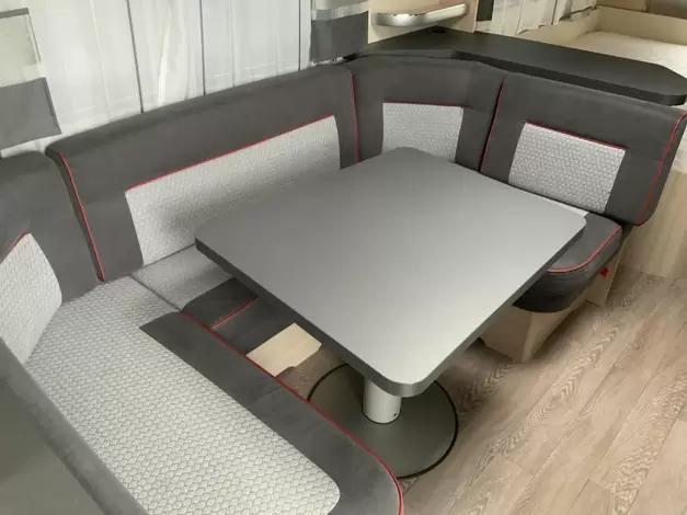 Hobby De Luxe Edition 560 KMFE Zondag 8 maart open (1021001)