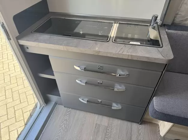 Hobby De Luxe 400 SFE Zondag 8 maart open (1006335)