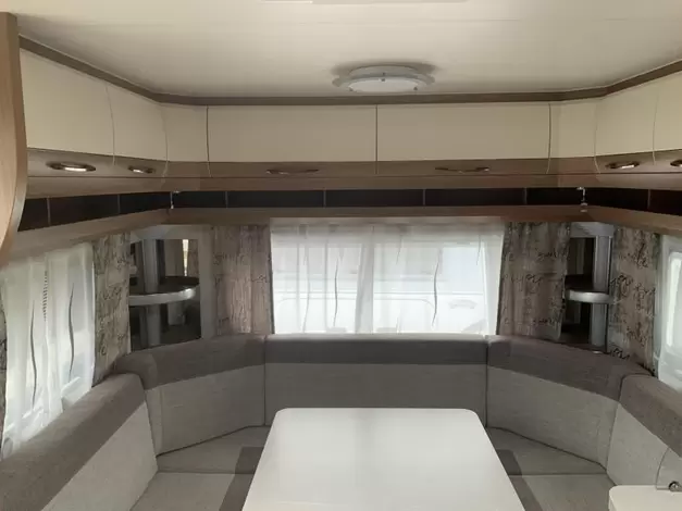 Hobby De Luxe 540 UL Zondag 8 maart open (1020707)