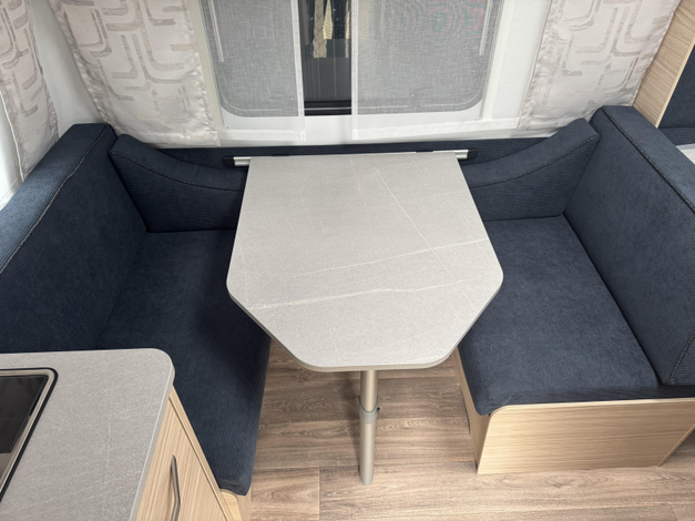 Fendt Bianco Activ 390 FHS Zondag 8 maart open (1031834)