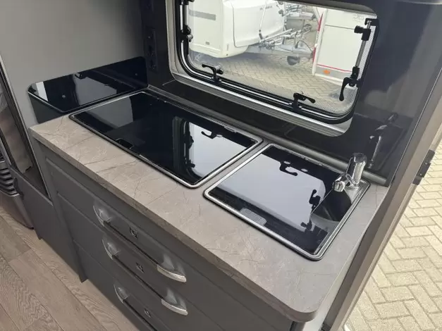 Hobby De Luxe 490 KMF Zondag 8 maart open (1019583)