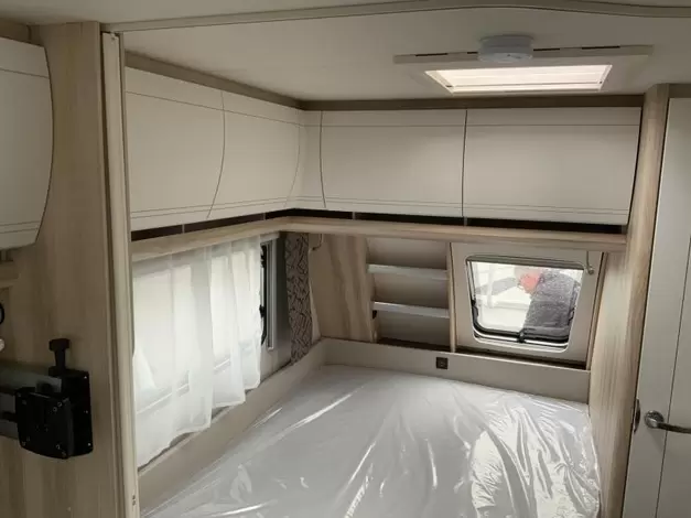 Hobby De Luxe 400 SFE Zondag 8 maart open (1014060)