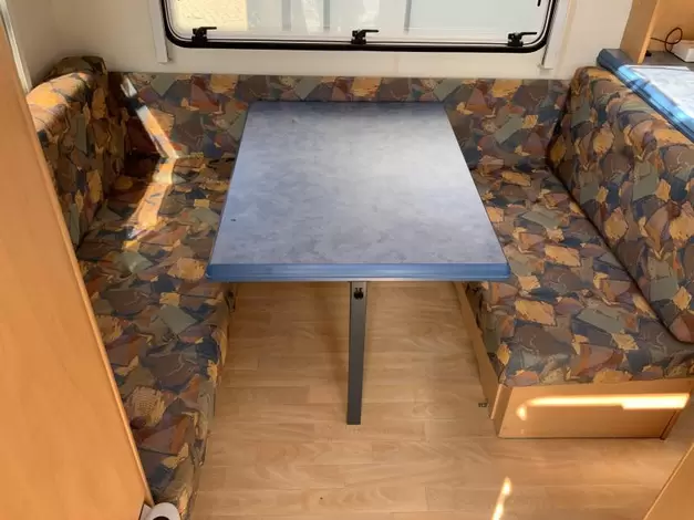 Hobby De Luxe 400 SFE Zondag 8 maart open (1011573)