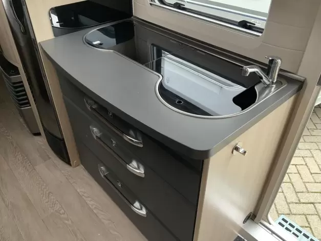 Hobby De Luxe Edition 560 KMFE Zondag 8 maart open (1021001)