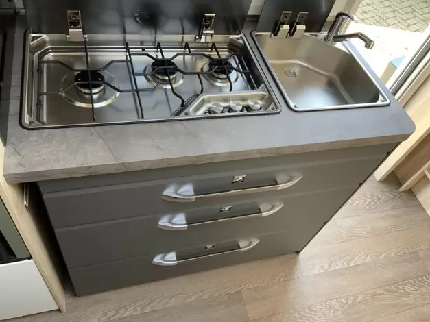 Hobby De Luxe 490 KMF Zondag 8 maart open (971017)