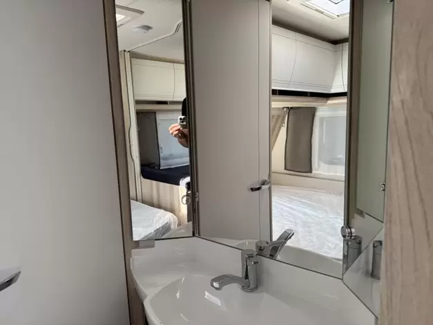 Hobby De Luxe 400 SFE Zondag 8 maart open (1006335)