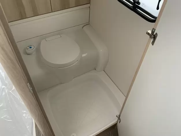 Hobby De Luxe 400 SFE Zondag 8 maart open (1014060)