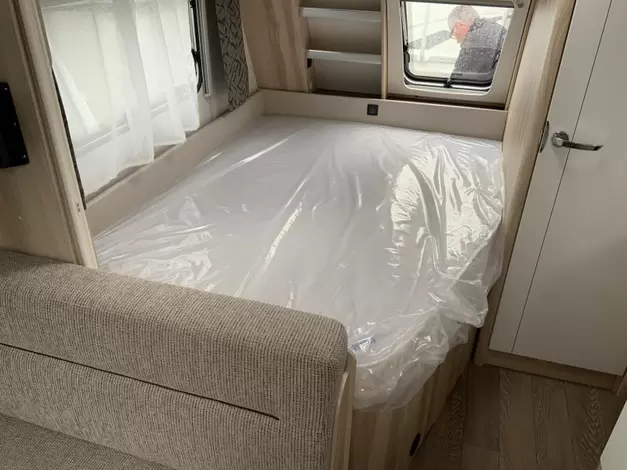 Hobby De Luxe 400 SFE Zondag 8 maart open (1014060)